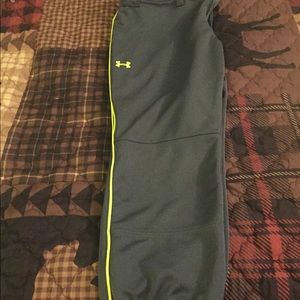 Women’s Under Armour softball pants